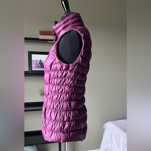 Athleta down vest burgundy size XS gently used. - Picture 5 of 10